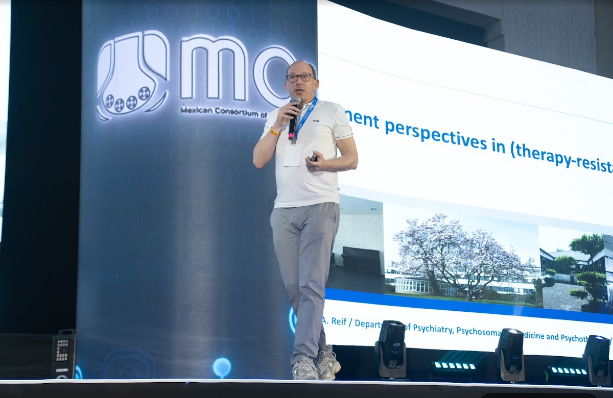 Conferencia magistral en el Congreso MCNP
